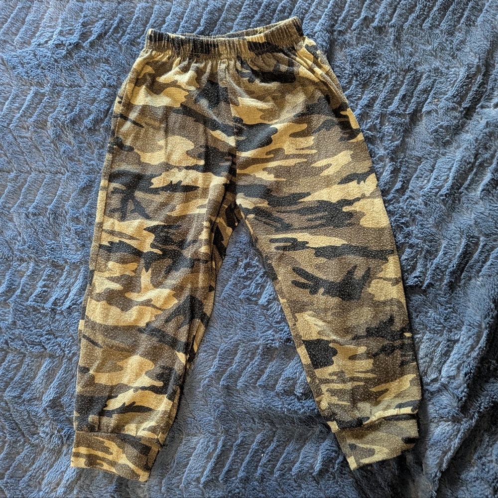 SHEIN Kids Camouflage Joggers - Green and Tan, Size 3T